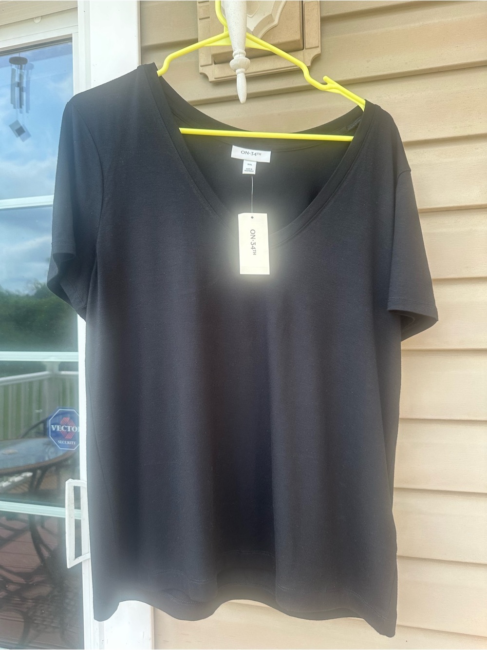NWT! On 34th Classic V-neck Plus-size XXL / 2XL short sleeve Black T-Shirt Top